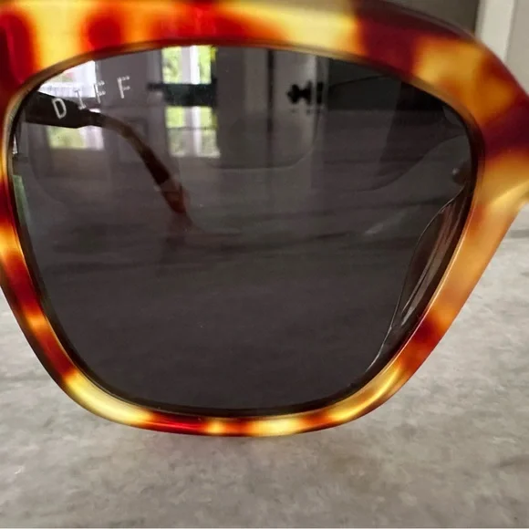 DIFF Eyewear Tortoise Shell Oversized Sunglasses - Picture 2 of 4